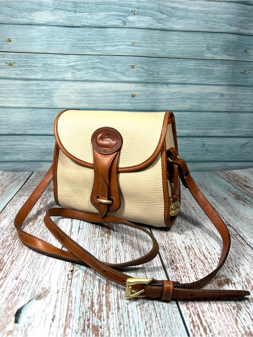 🦆 DOONEY & BOURKE AWL 90s ESSEX SMALL CROSSBODY BAG CREAM BRITISH TAN VINTAGE